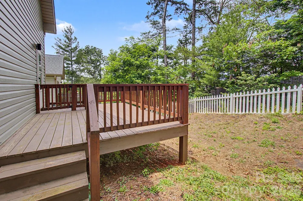 31 Yarrow Meadow Road Weaverville, NC 28787
