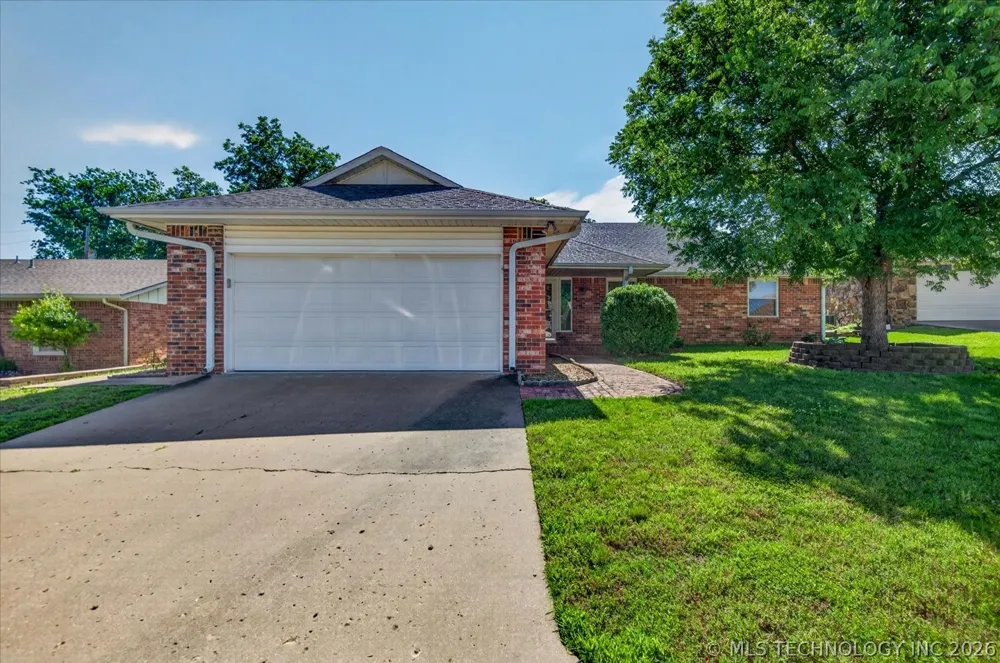 118 Canterbury Court Bartlesville, OK 74006