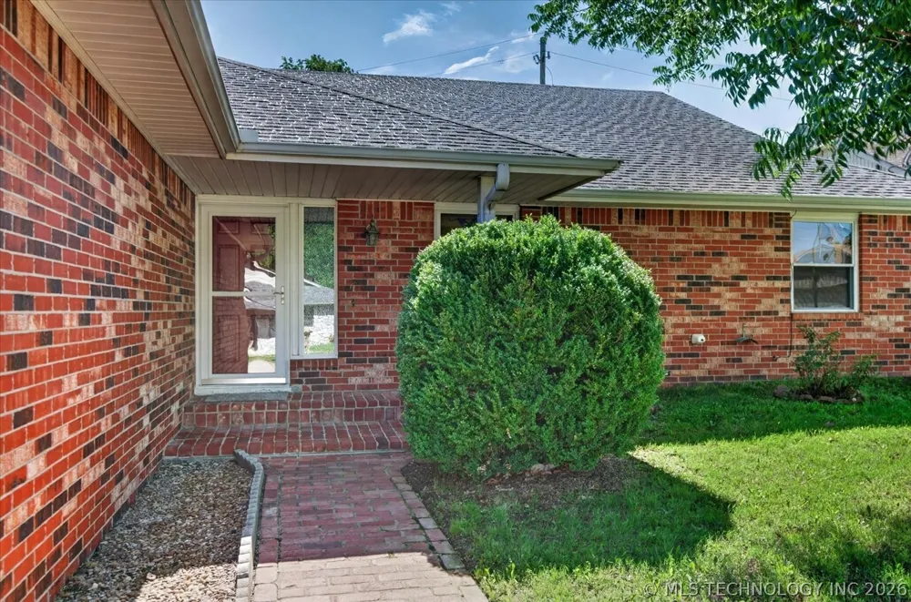 118 Canterbury Court Bartlesville, OK 74006