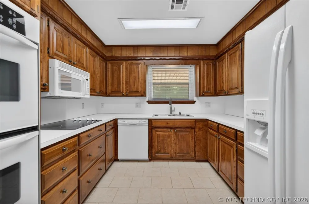 118 Canterbury Court Bartlesville, OK 74006