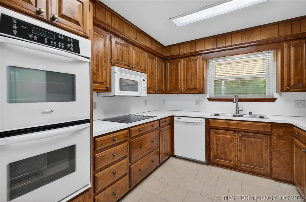 118 Canterbury Court Bartlesville, OK 74006