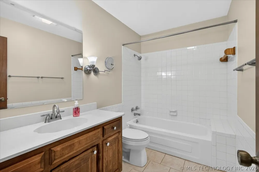 118 Canterbury Court Bartlesville, OK 74006
