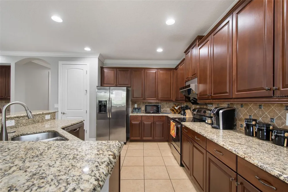 945 DESERT MOUNTAIN COURT Reunion, FL 34747