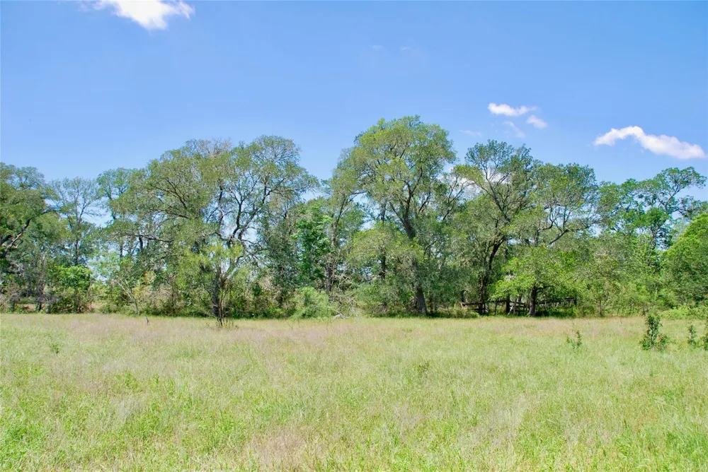 3703 Muehr Road Weimar, TX 78962