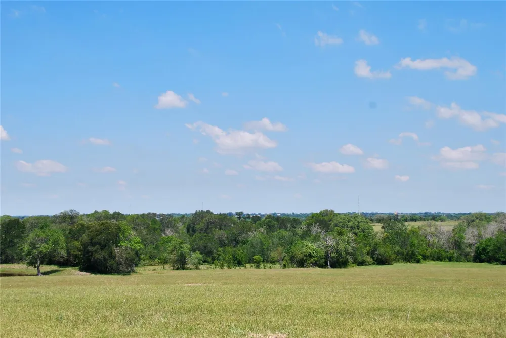 3703 Muehr Road Weimar, TX 78962