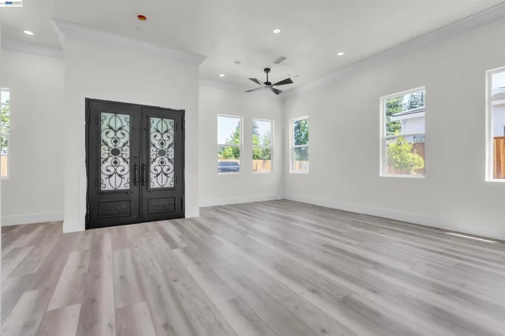 5200 Shirehills Lane Carmichael, CA 95608