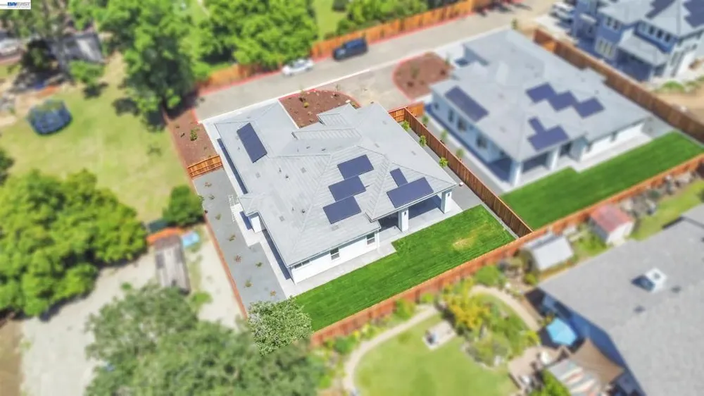 5200 Shirehills Lane Carmichael, CA 95608
