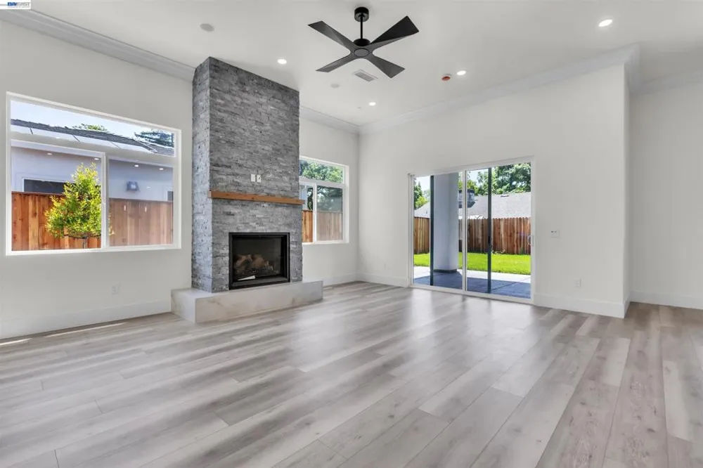 5200 Shirehills Lane Carmichael, CA 95608