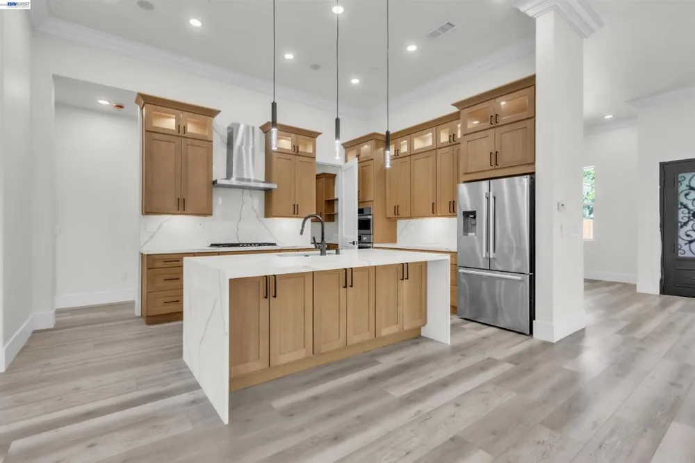 5200 Shirehills Lane Carmichael, CA 95608