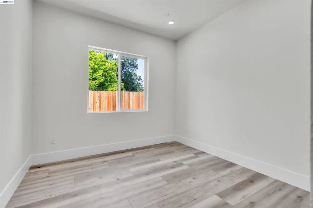 5200 Shirehills Lane Carmichael, CA 95608