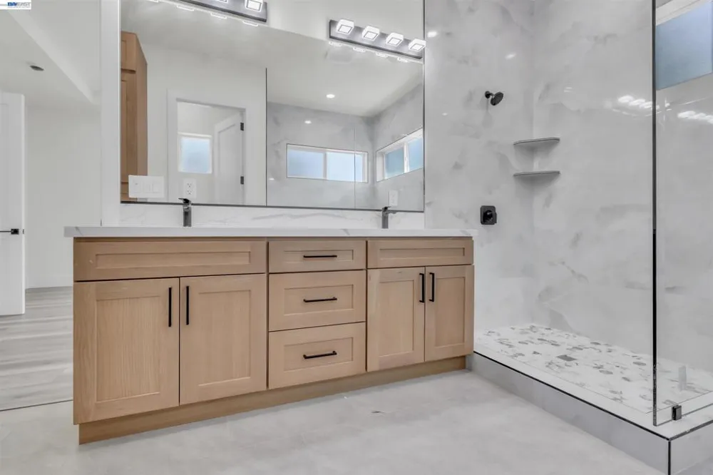 5200 Shirehills Lane Carmichael, CA 95608