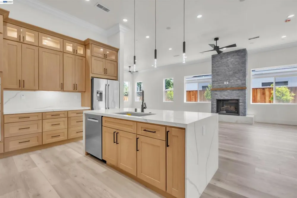 5200 Shirehills Lane Carmichael, CA 95608