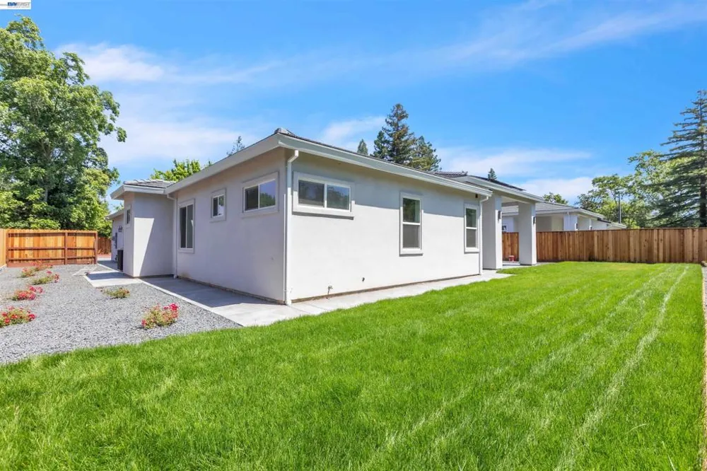 5200 Shirehills Lane Carmichael, CA 95608