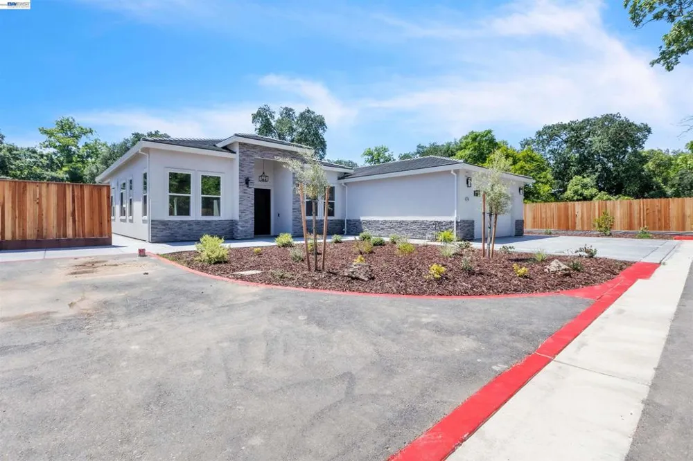 5200 Shirehills Lane Carmichael, CA 95608