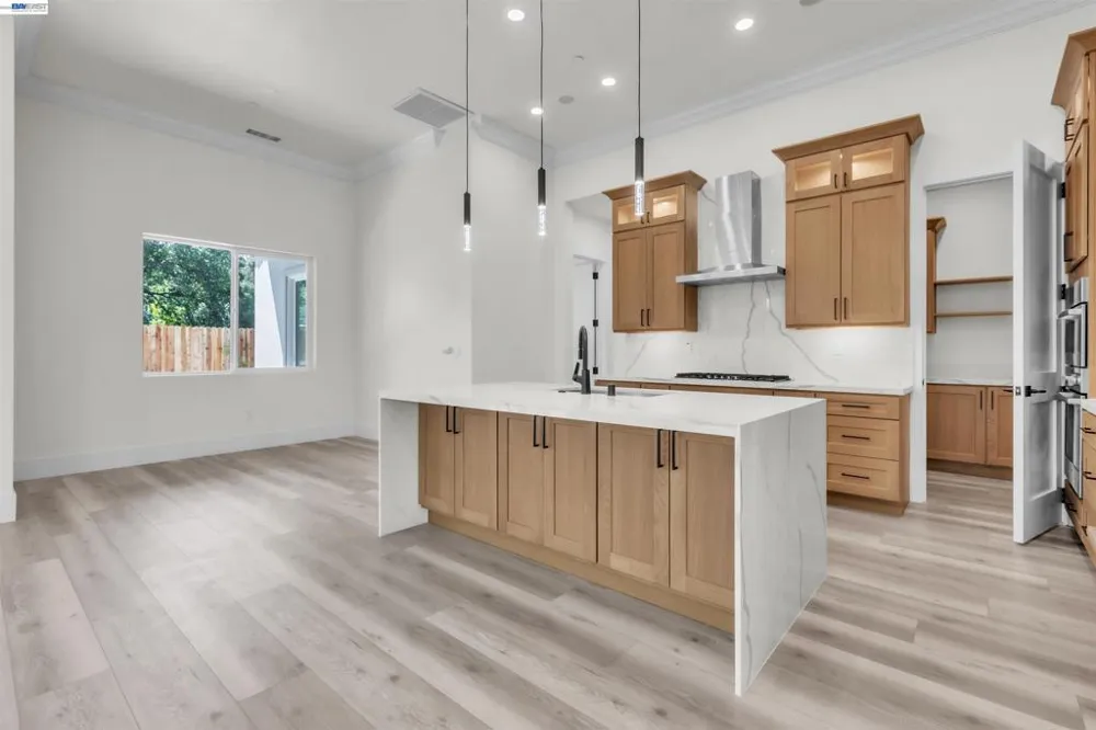 5200 Shirehills Lane Carmichael, CA 95608