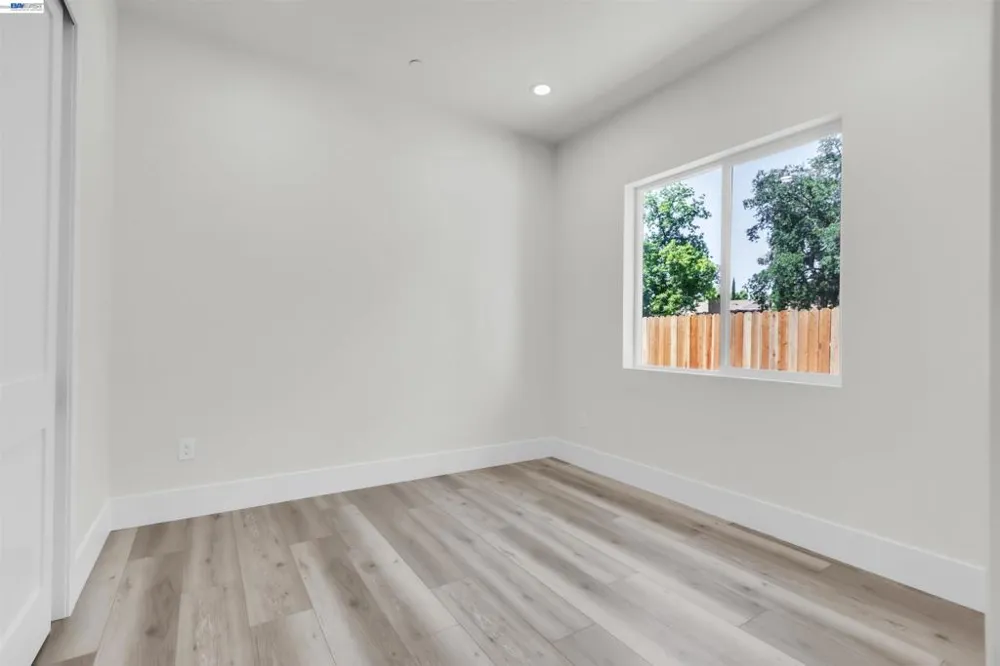 5200 Shirehills Lane Carmichael, CA 95608