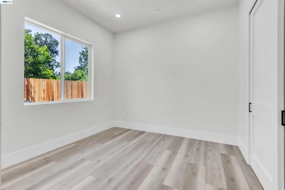 5200 Shirehills Lane Carmichael, CA 95608