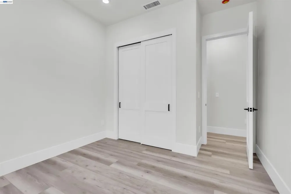 5200 Shirehills Lane Carmichael, CA 95608