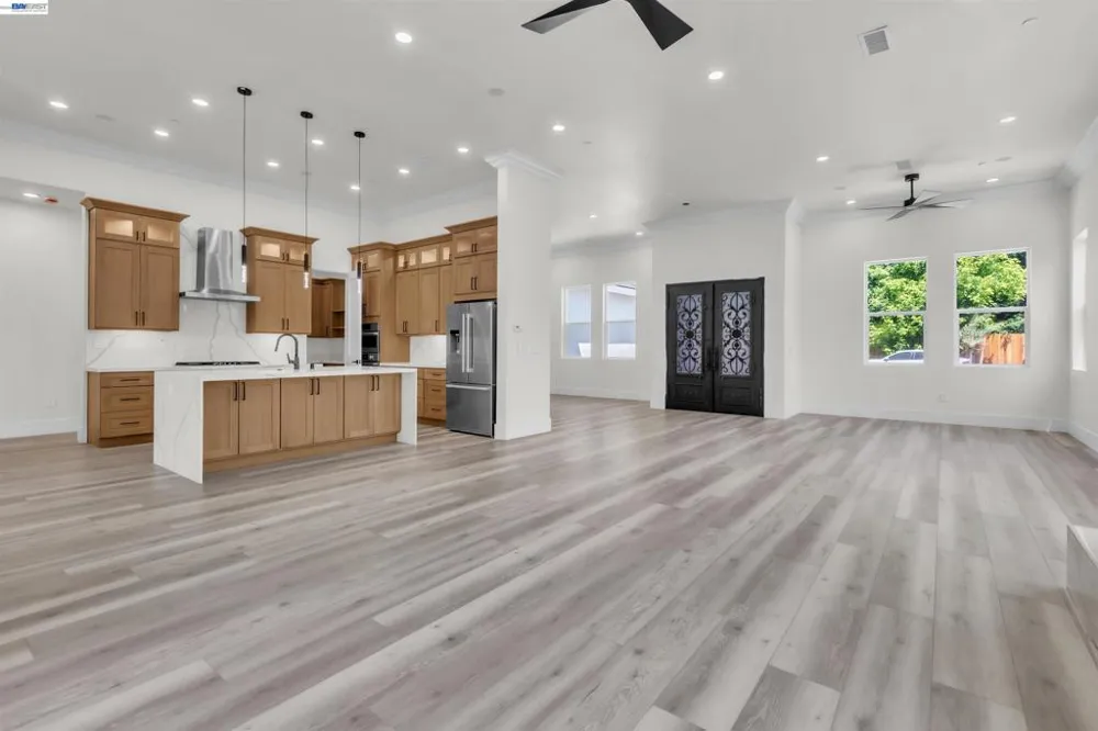 5200 Shirehills Lane Carmichael, CA 95608