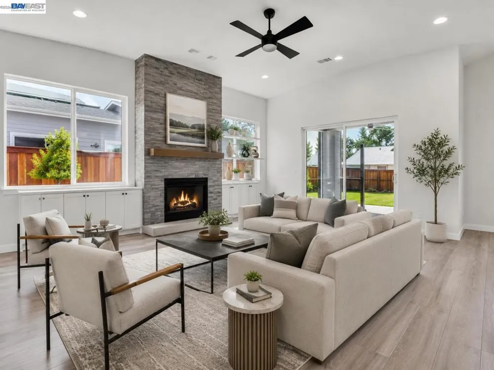 5200 Shirehills Lane Carmichael, CA 95608
