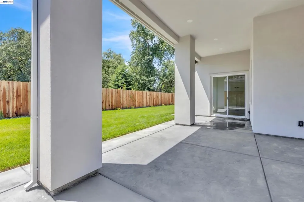 5200 Shirehills Lane Carmichael, CA 95608