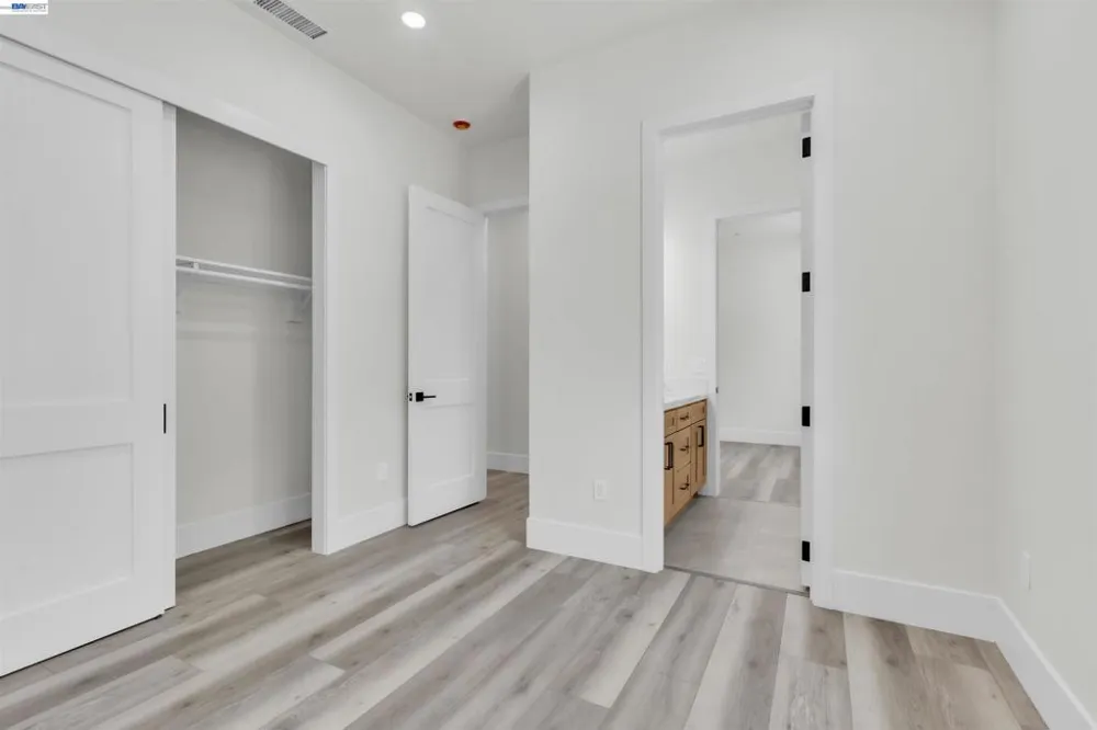 5200 Shirehills Lane Carmichael, CA 95608