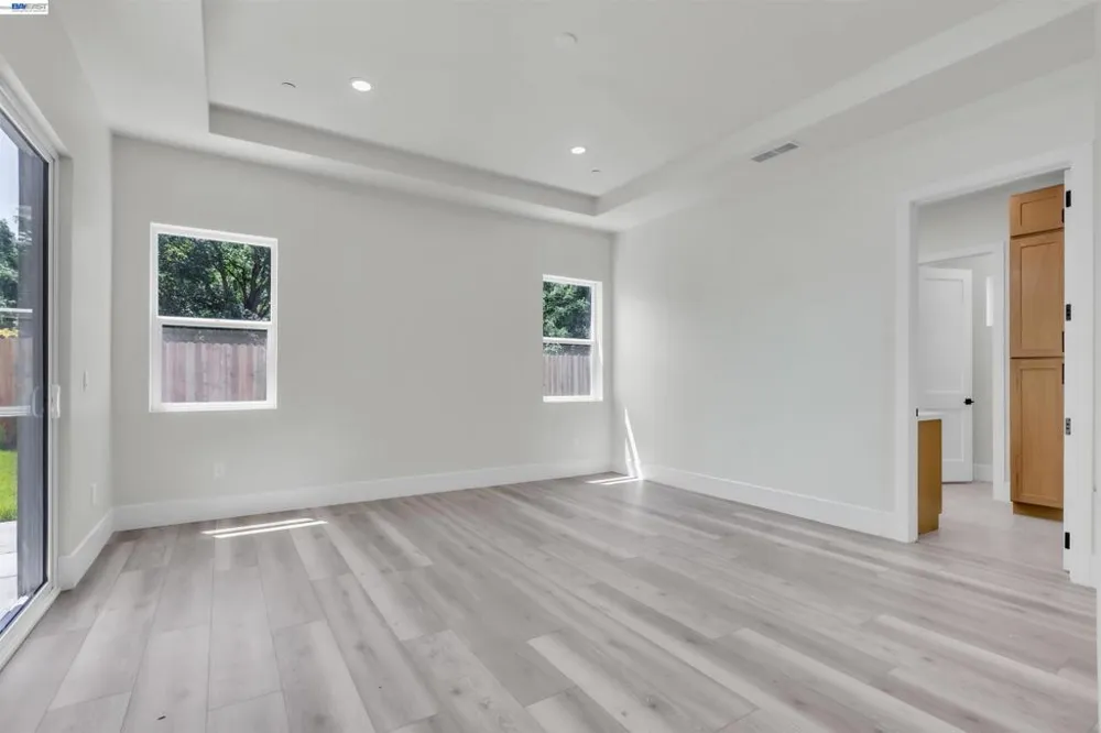 5200 Shirehills Lane Carmichael, CA 95608