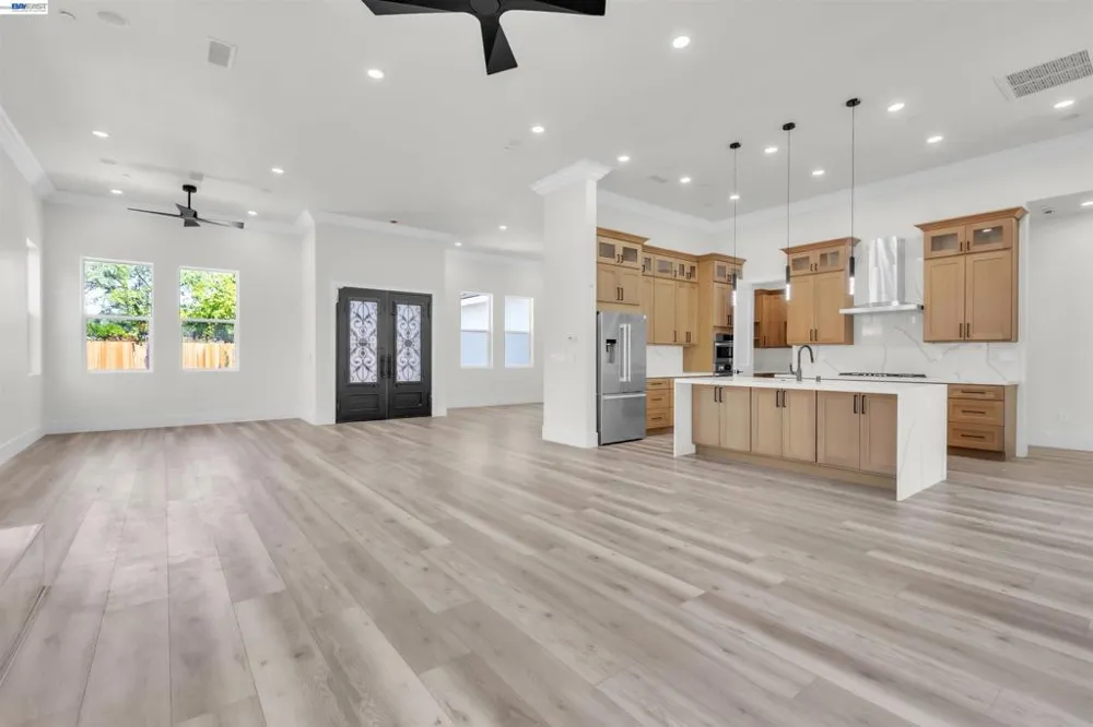 5210 Shirehills Lane Carmichael, CA 95608