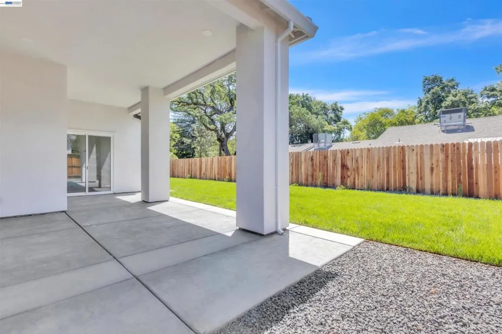 5210 Shirehills Lane Carmichael, CA 95608
