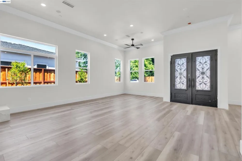 5210 Shirehills Lane Carmichael, CA 95608