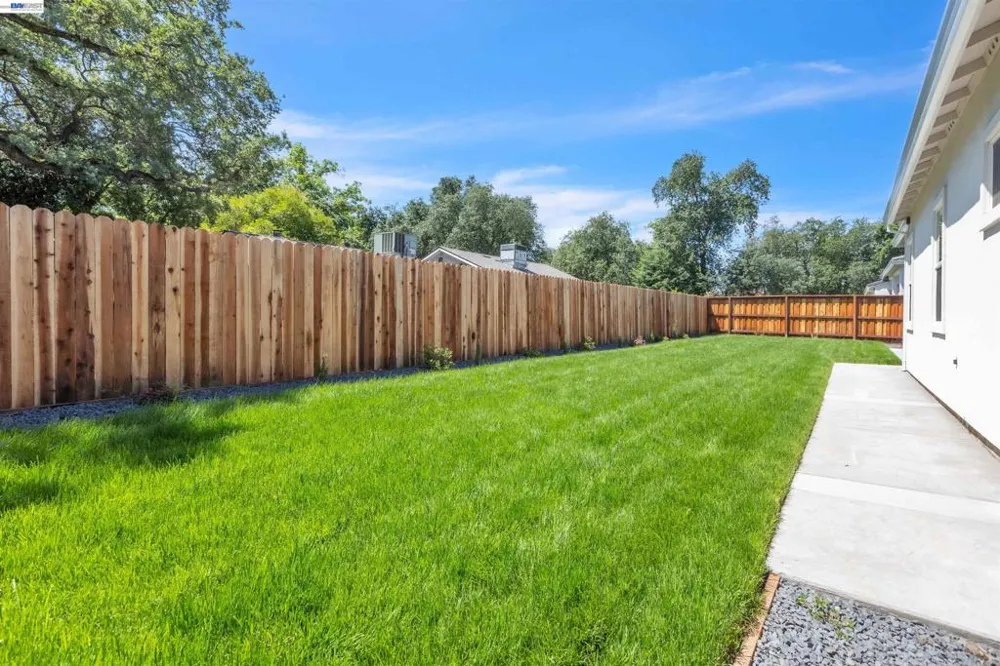 5210 Shirehills Lane Carmichael, CA 95608
