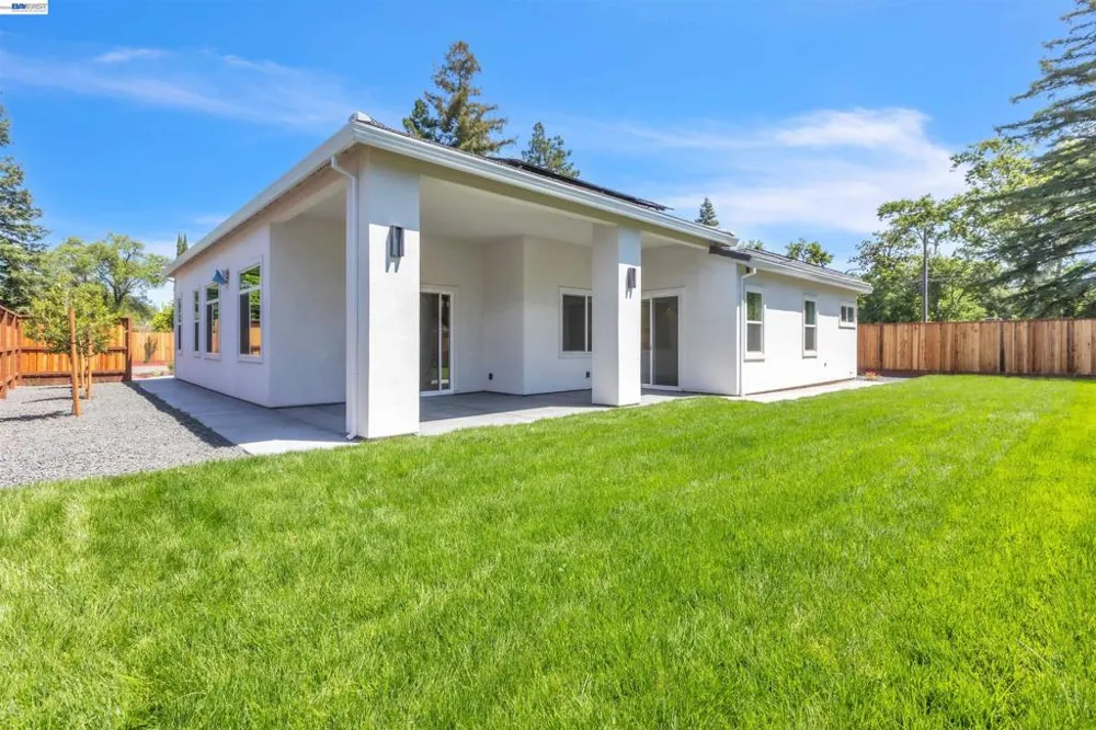 5210 Shirehills Lane Carmichael, CA 95608