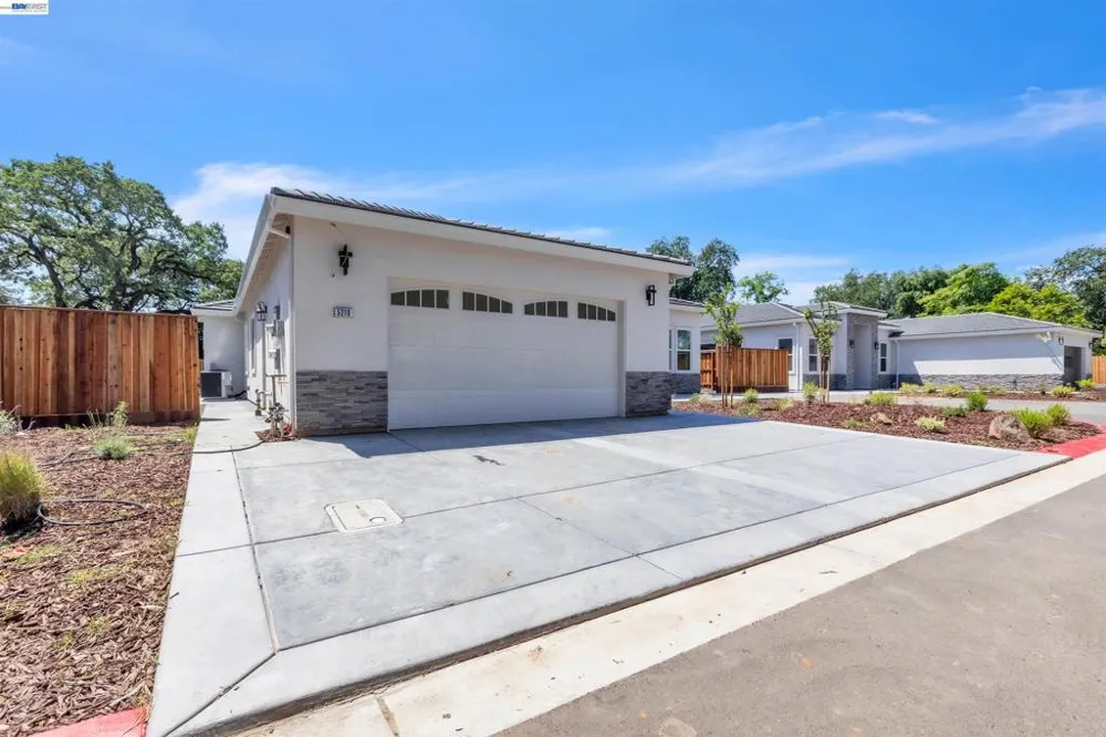 5210 Shirehills Lane Carmichael, CA 95608