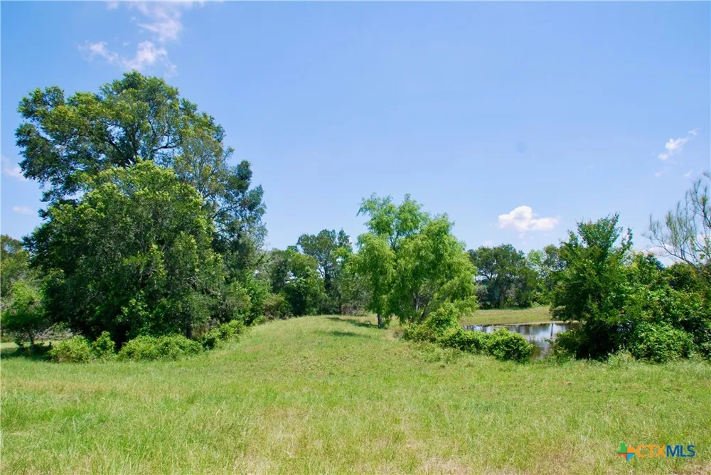 3703 Muehr Road Weimar, TX 78962
