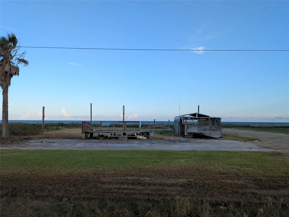 2270 Hwy 87 Gilchrist, TX 77617