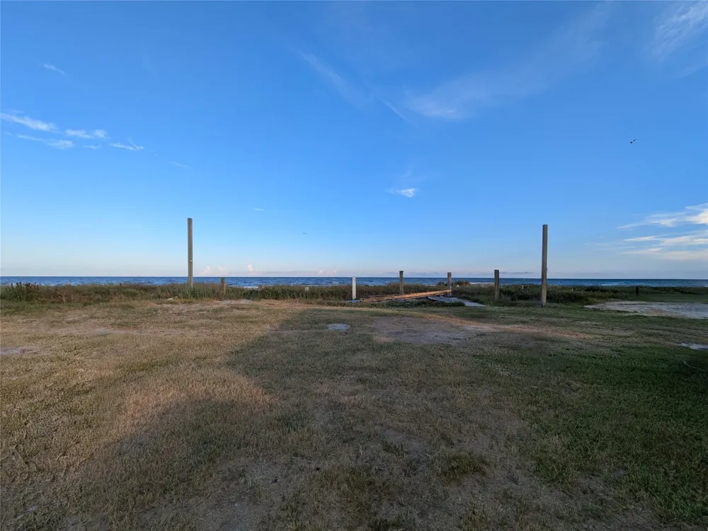 2270 Hwy 87 Gilchrist, TX 77617