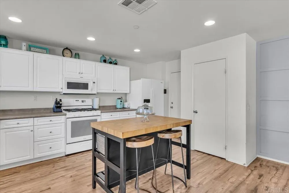 14361 Pioneer Way Victorville, CA 92394