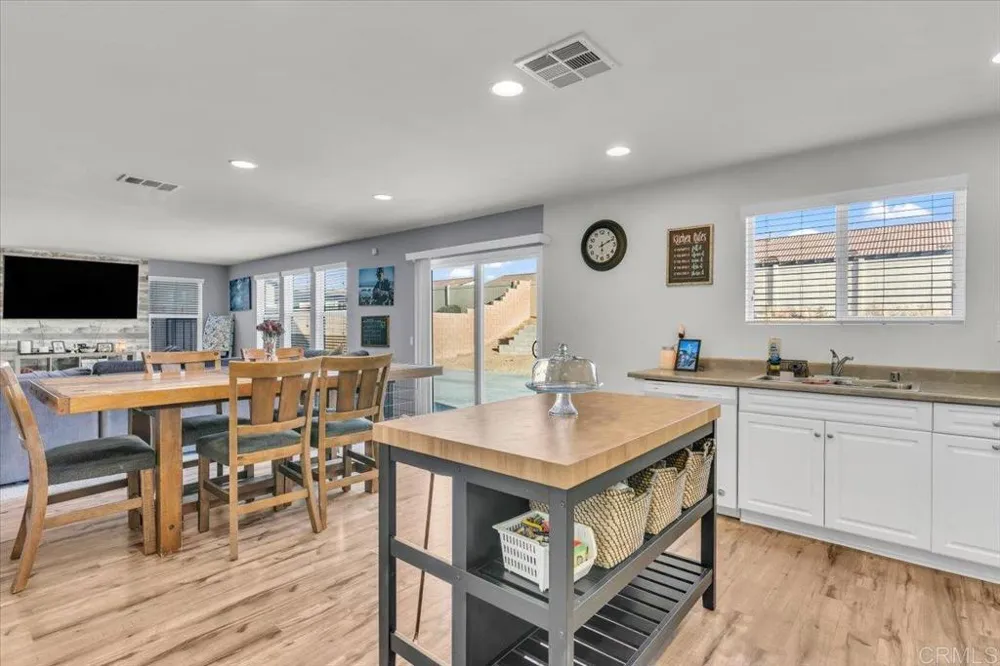 14361 Pioneer Way Victorville, CA 92394