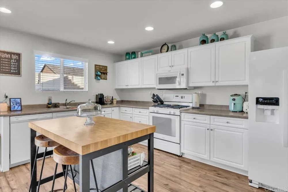 14361 Pioneer Way Victorville, CA 92394