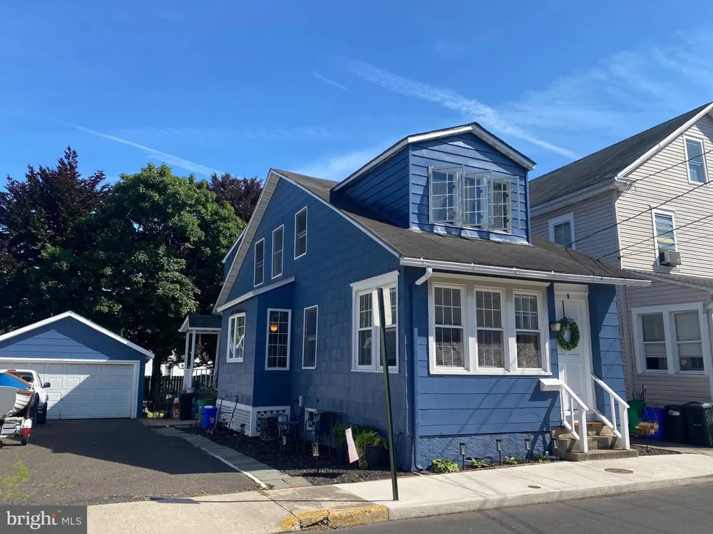 9 SNOWDEN AVENUE