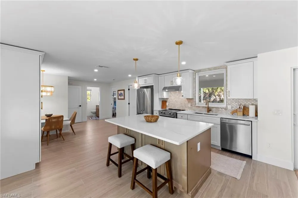548 Boulder Drive Sanibel, FL 33957