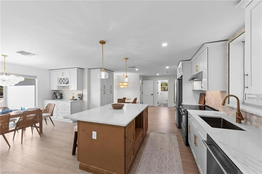 548 Boulder Drive Sanibel, FL 33957
