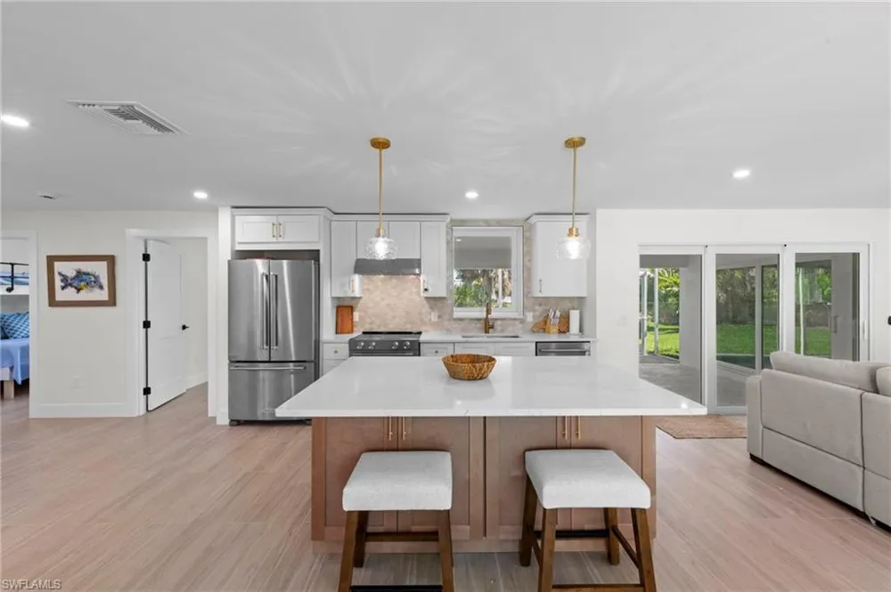 548 Boulder Drive Sanibel, FL 33957