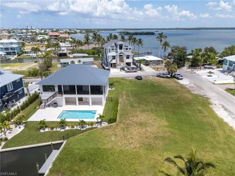 2 Bayview Boulevard
