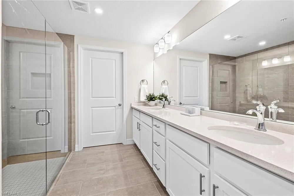 172 Indies Drive E #101 Naples, FL 34114