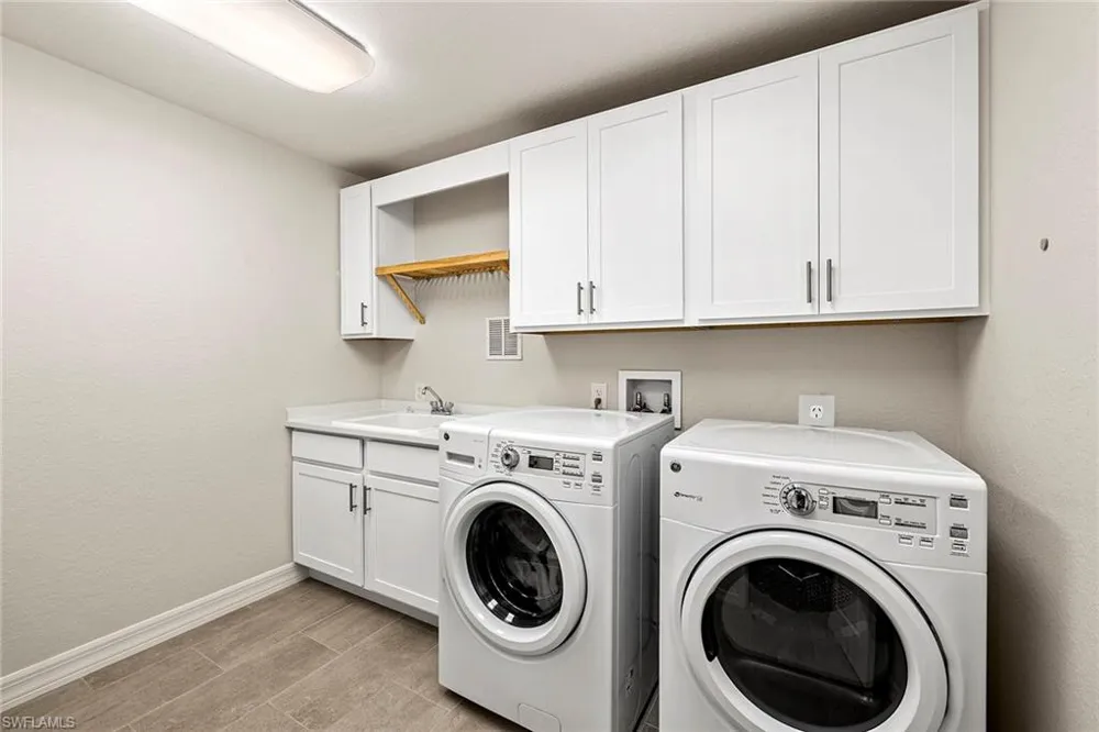 172 Indies Drive E #101 Naples, FL 34114