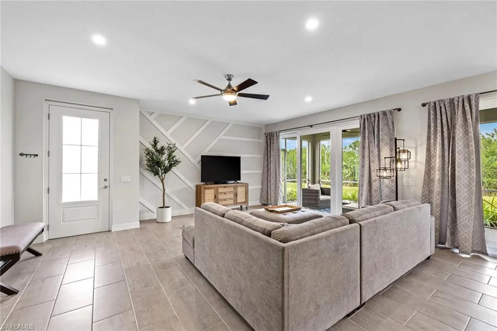 172 Indies Drive E #101 Naples, FL 34114