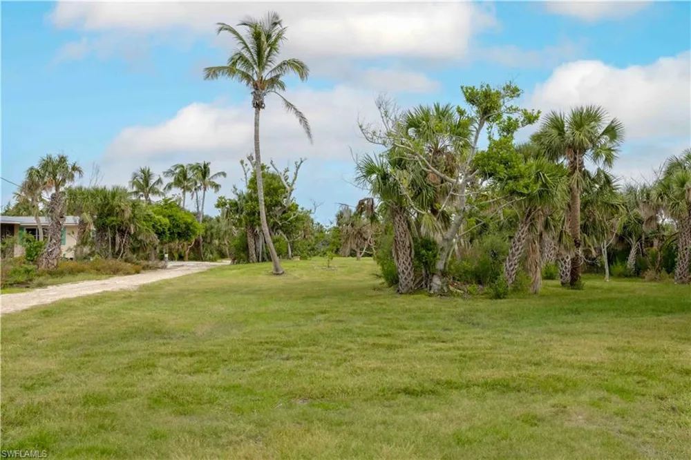 393 Raintree Place Sanibel, FL 33957