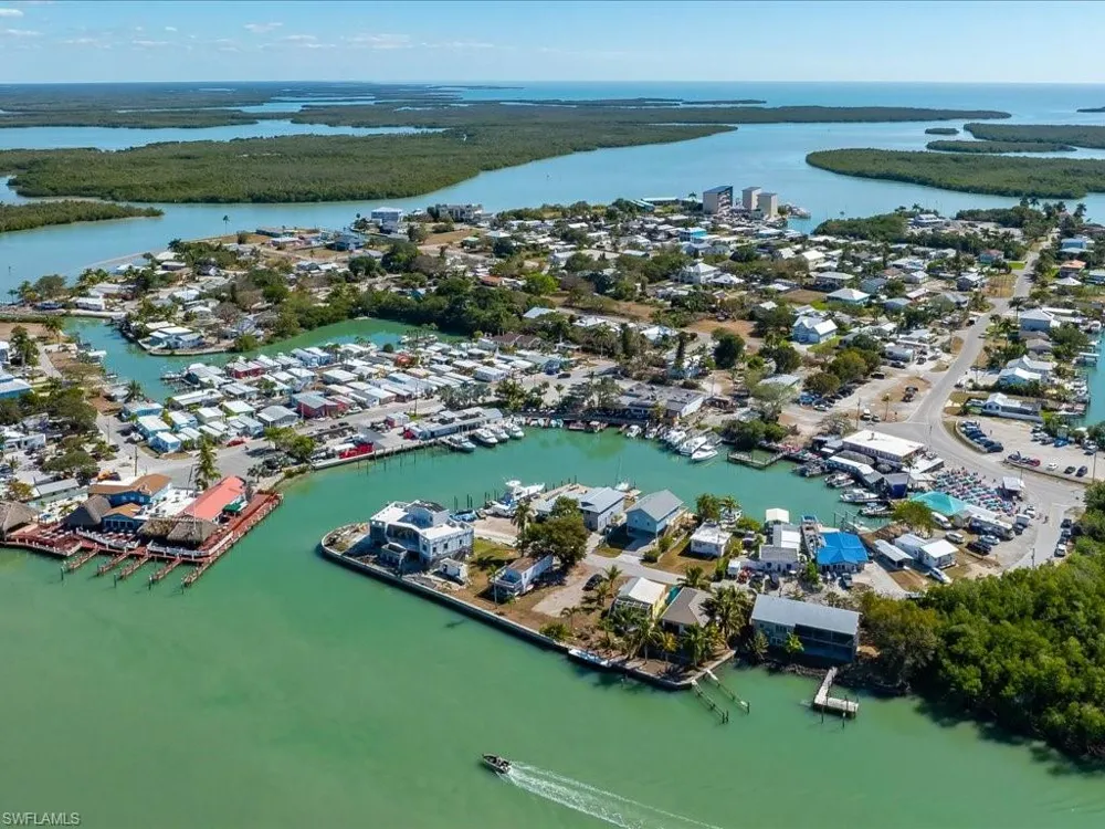 232 Harbor Place Goodland, FL 34140