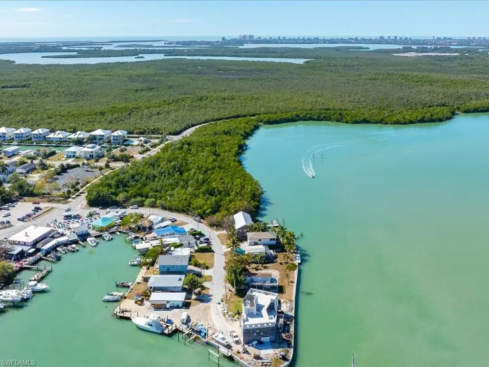 232 Harbor Place Goodland, FL 34140